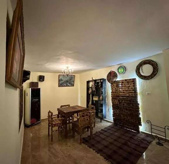 تختخواب و صبحانه Ain Alsett House