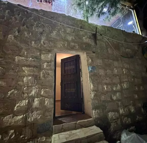 تختخواب و صبحانه Ain Alsett House