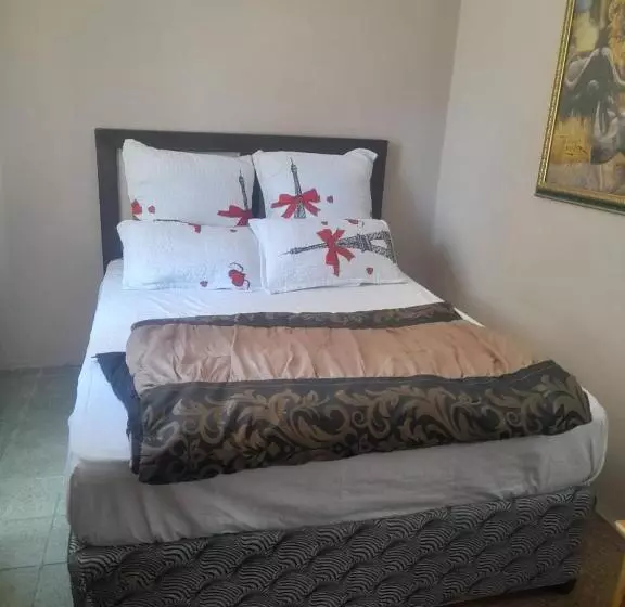تختخواب و صبحانه Ludinz Guest Houseselfcateringprowvalley