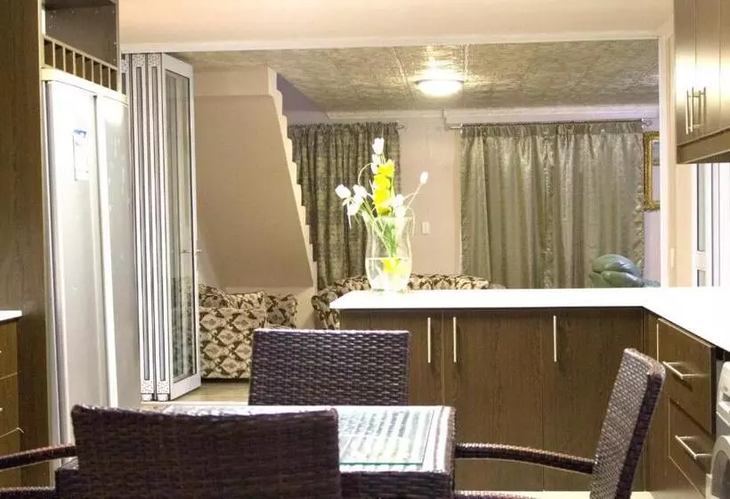 تختخواب و صبحانه Ludinz Guest Houseselfcateringprowvalley