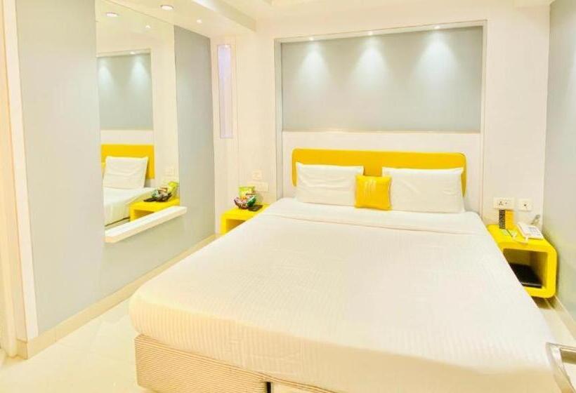 호텔 International Embassy Suites