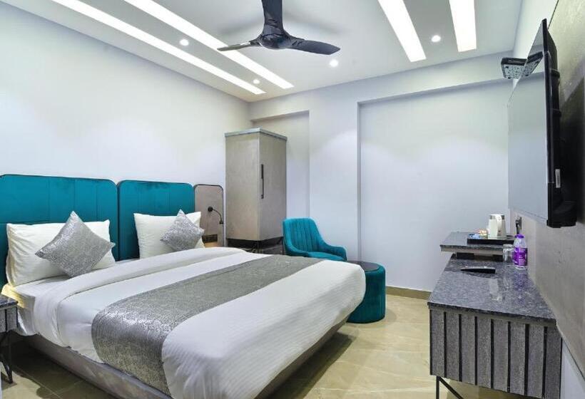 호텔 International Embassy Suites