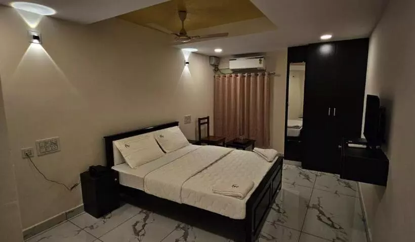 Hotelli Saadhana Comforts Lodge