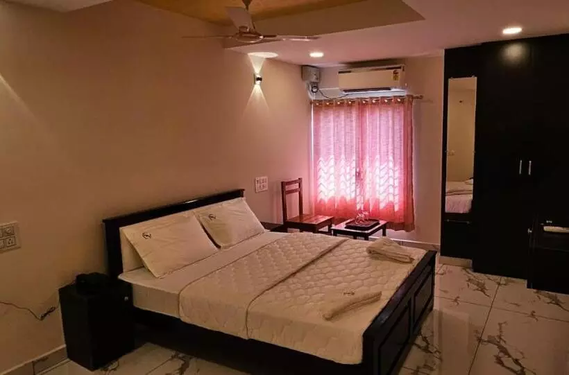 Hotelli Saadhana Comforts Lodge