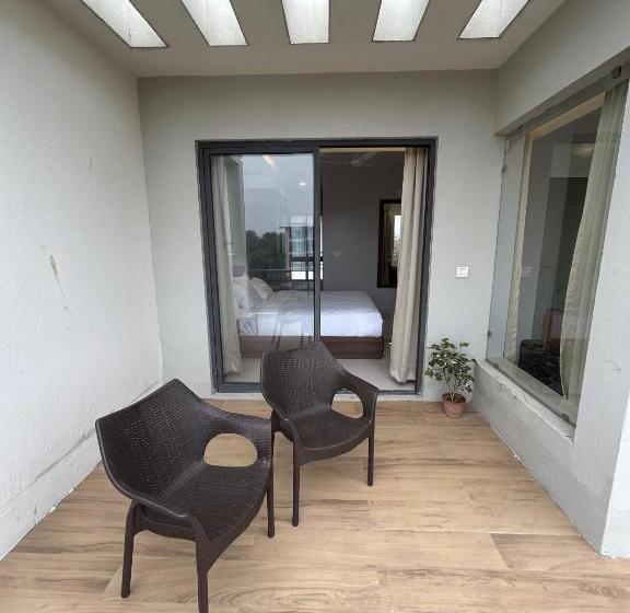 Отель The Pearl Club Resort