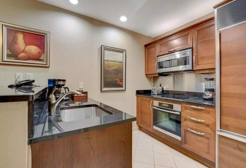 Incredible 1bd 2bth Suite Mgm Signaturebalcony View