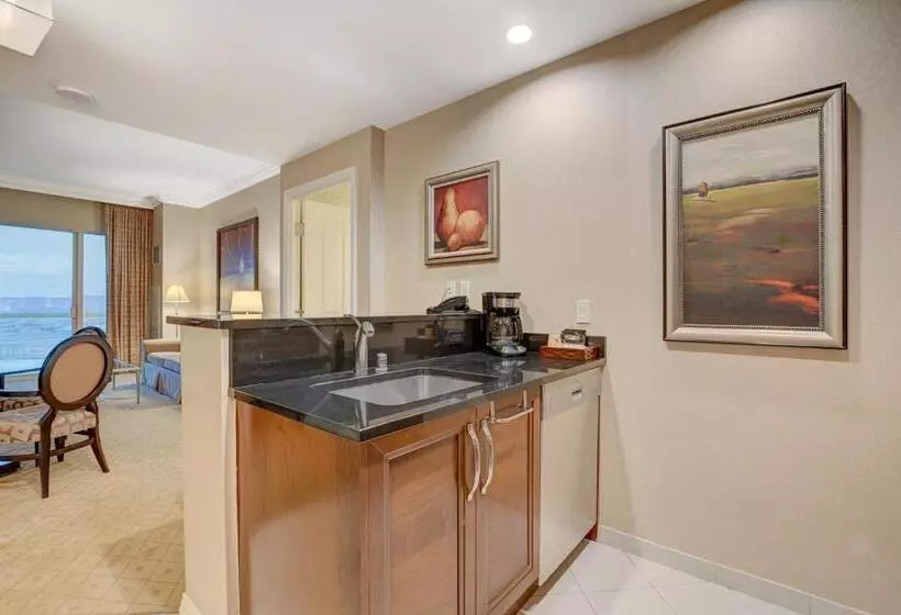 Incredible 1bd 2bth Suite Mgm Signaturebalcony View