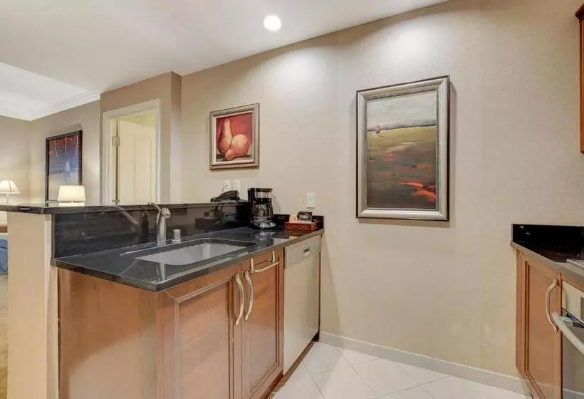 Incredible 1bd 2bth Suite Mgm Signaturebalcony View