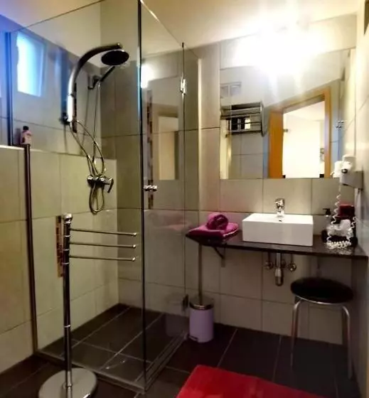 Majatalo Exakt Holding