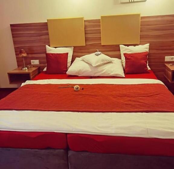 ペンション Exakt Holding