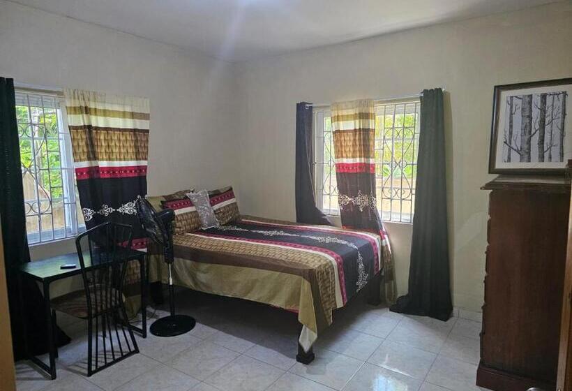 پانسیون The Kozy Kotch