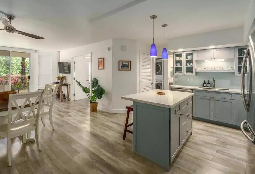 Newly Renovated Condo! 3 Min Walk To Toes In The Sand!