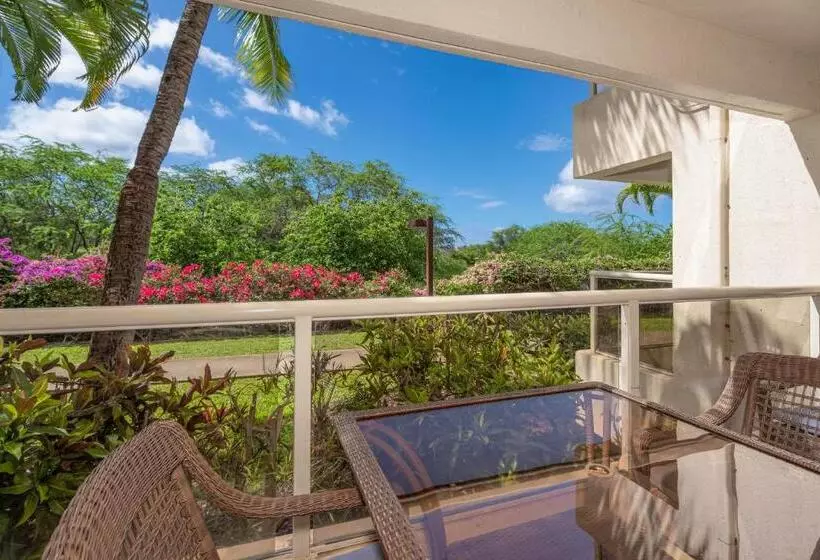 Newly Renovated Condo! 3 Min Walk To Toes In The Sand!