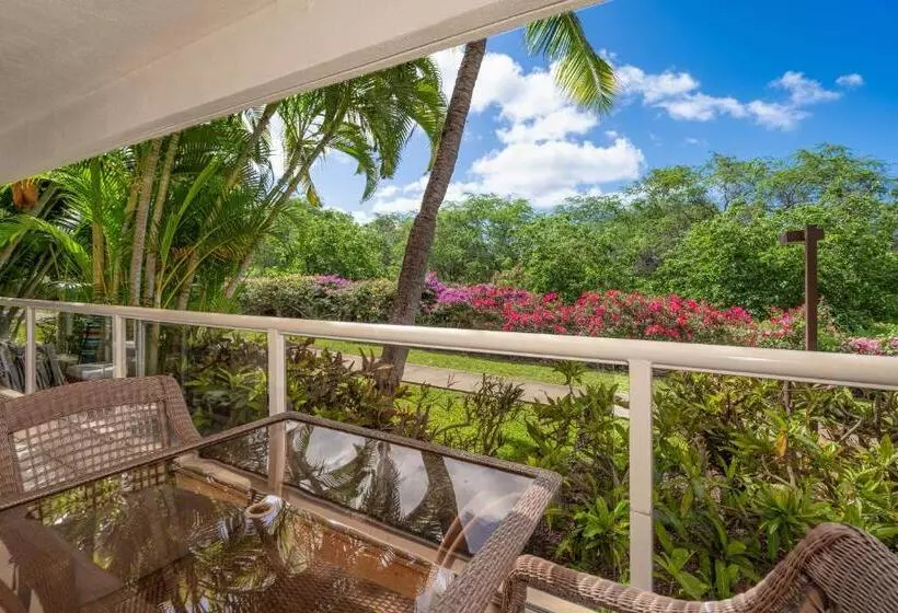 Newly Renovated Condo! 3 Min Walk To Toes In The Sand!