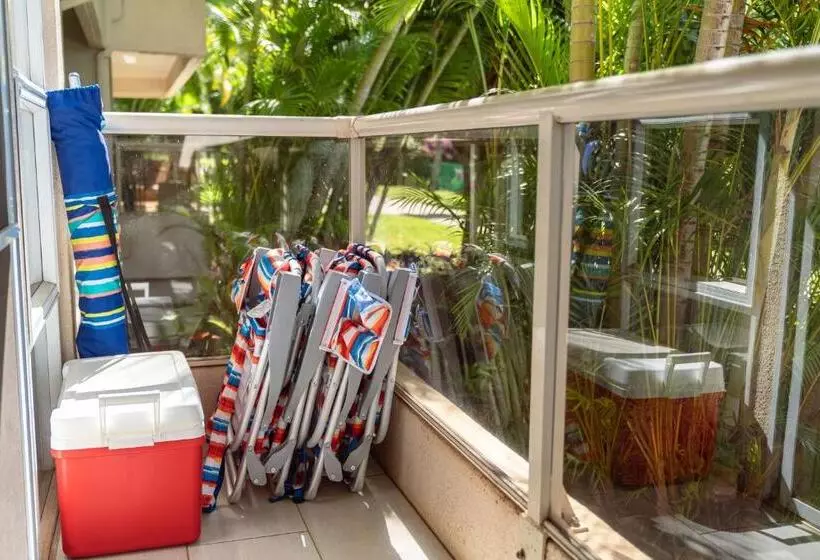 Newly Renovated Condo! 3 Min Walk To Toes In The Sand!