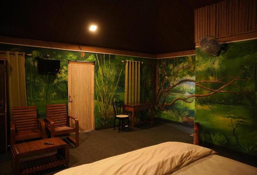 פנסיון Misty Night Jungle Side Resort