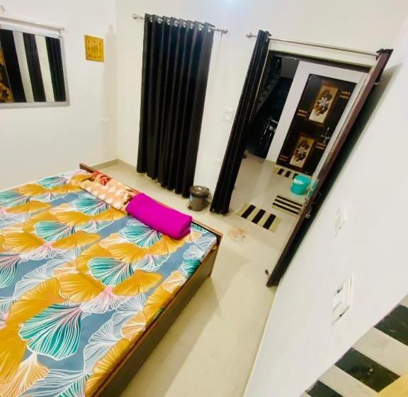 Pensió Nirupam Sadan Homestay