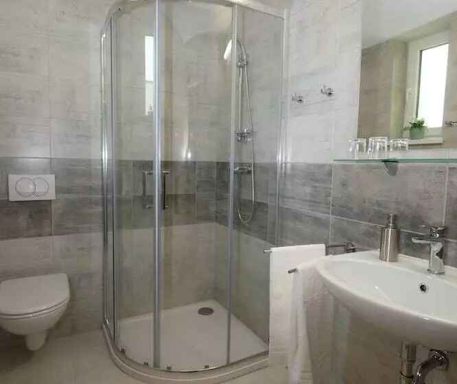 Hotelli Solid Gold Garni