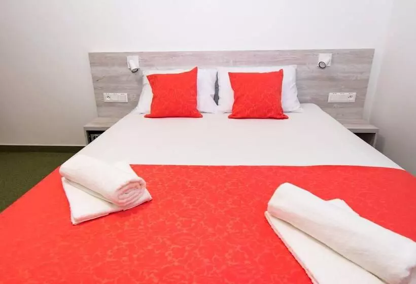 Hotelli Solid Gold Garni