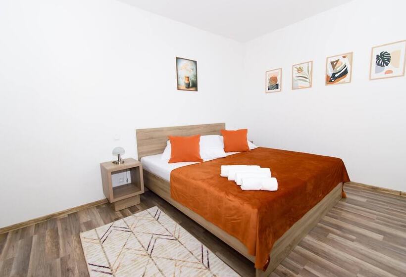 Отель Solid Gold Garni