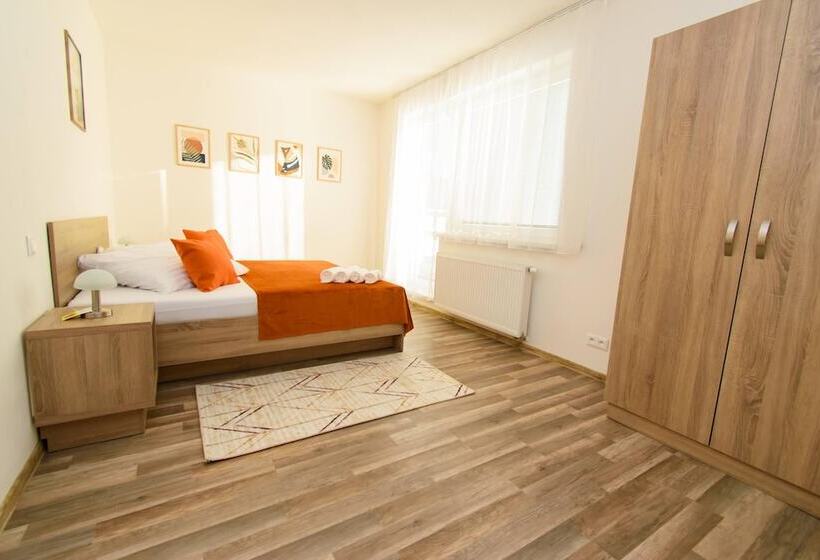 Отель Solid Gold Garni