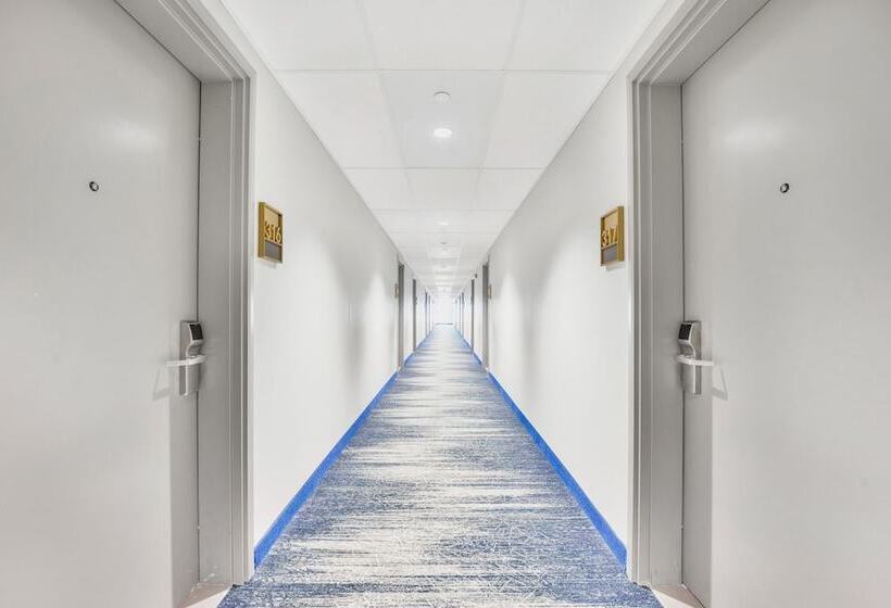 Skye Hotel & Residences