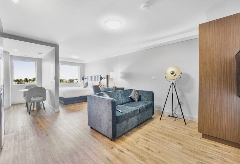 Skye Hotel & Residences