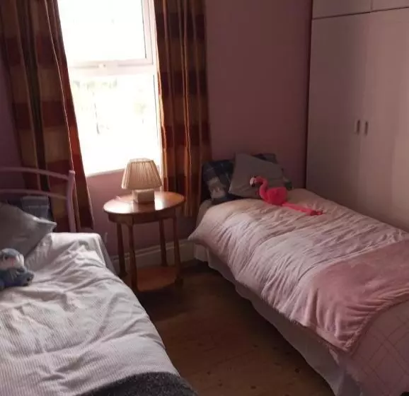 ベッドアンドブレックファースト Hardwood Hall