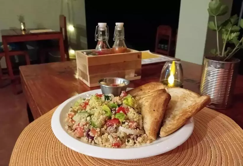 هاستل Blend Lodge And Kitchen   Pakachere
