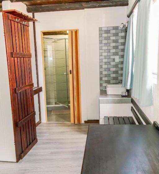 تختخواب و صبحانه Okahandja Country