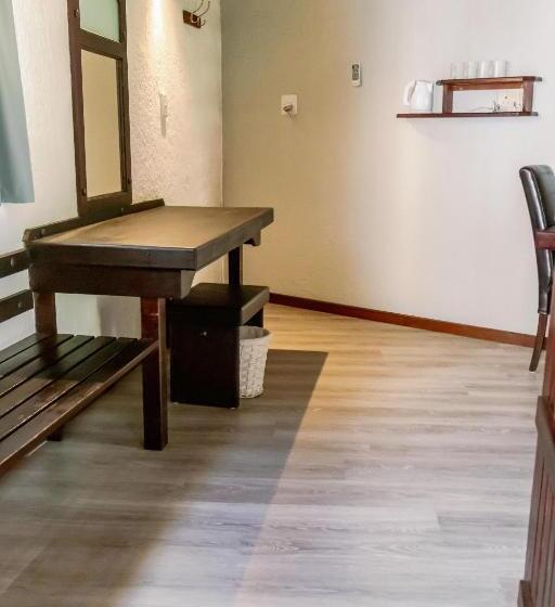 تختخواب و صبحانه Okahandja Country