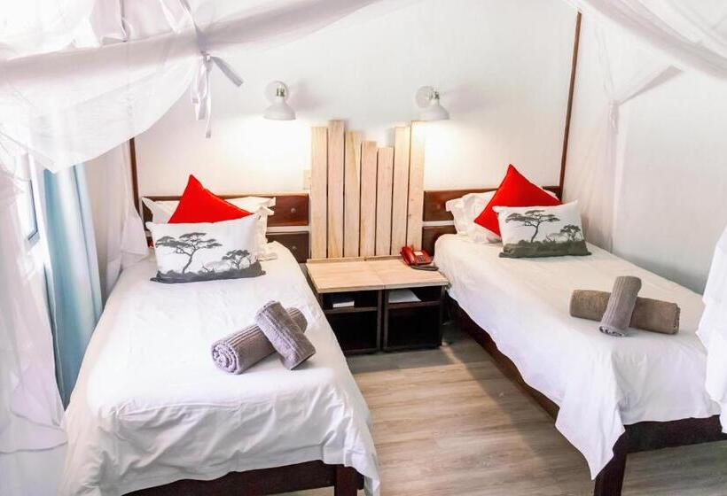 تختخواب و صبحانه Okahandja Country