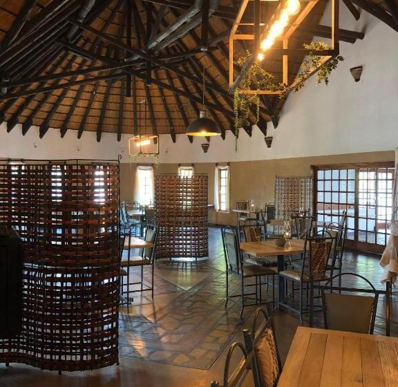 تختخواب و صبحانه Okahandja Country