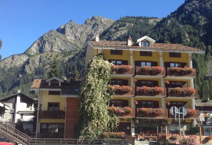 ホテル Albergo Alpenrose Ski&bike Mountain