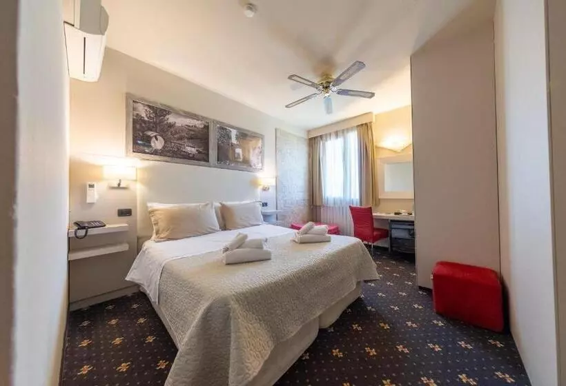ホテル Holiday Rooms Antica Badia