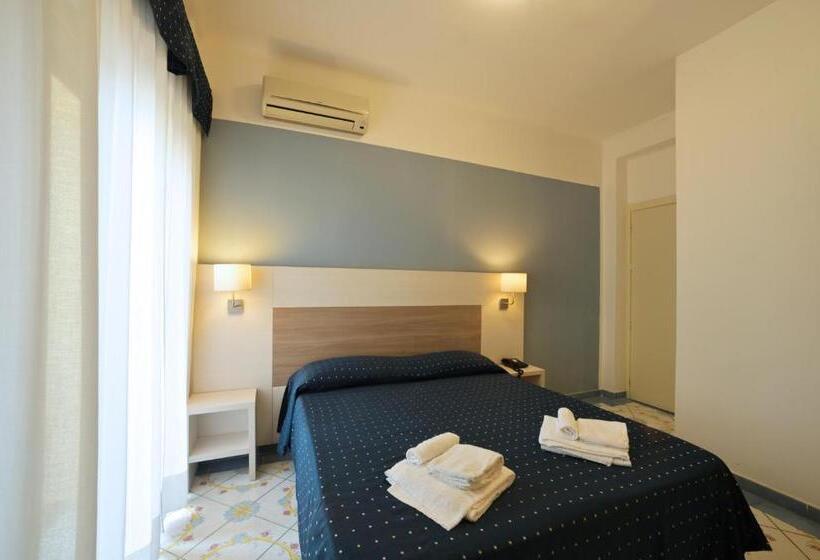 בית מלון כפרי Delfino