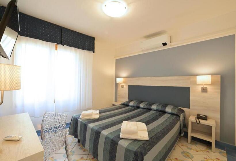 בית מלון כפרי Delfino