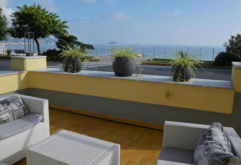 בית מלון כפרי Delfino