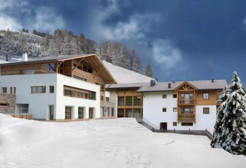 هتل La Fradora   Dolomites