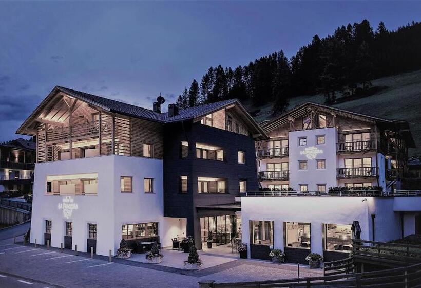 Отель La Fradora   Dolomites