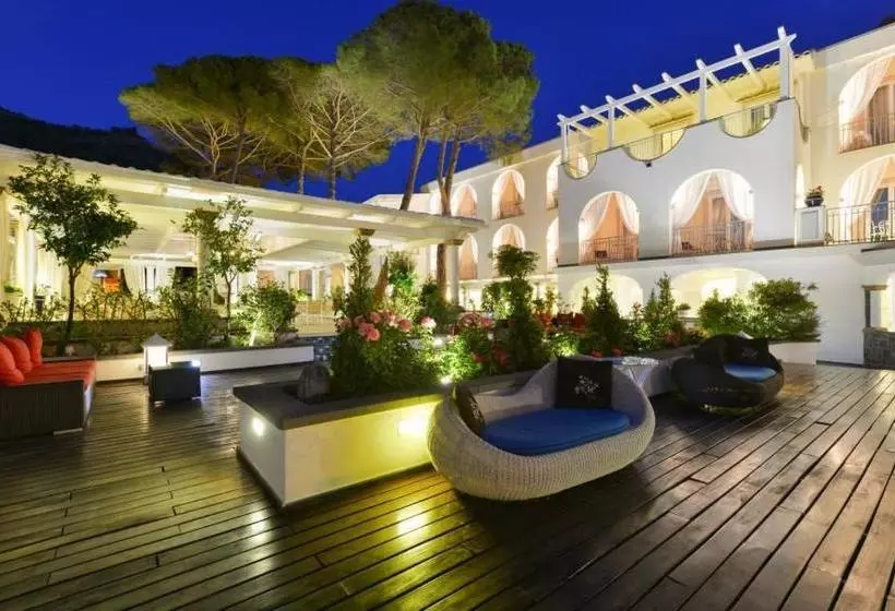 La Pineta Hotel Beach & Spa
