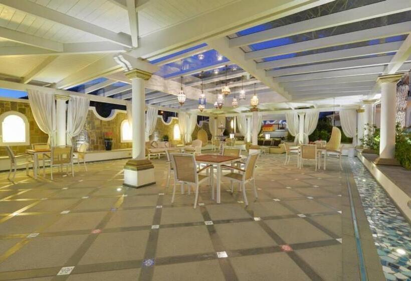 La Pineta Hotel Beach & Spa