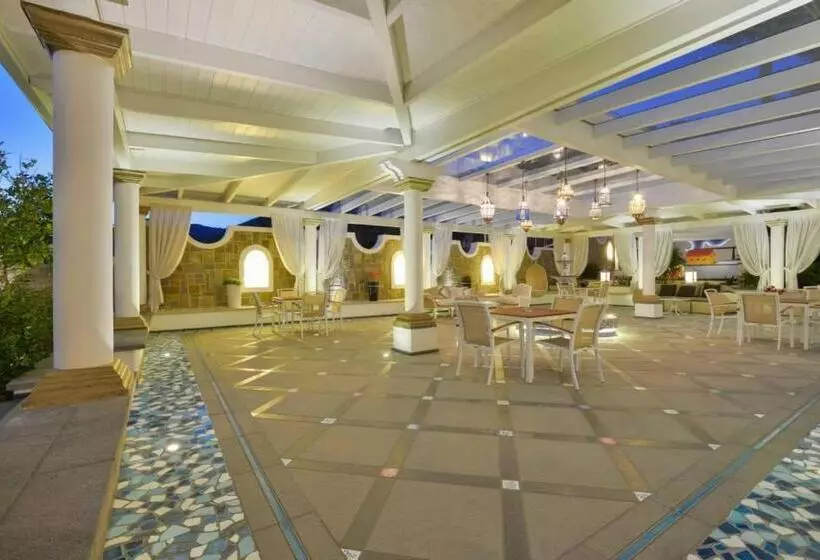 La Pineta Hotel Beach & Spa