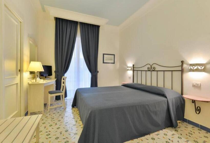 La Pineta Hotel Beach & Spa