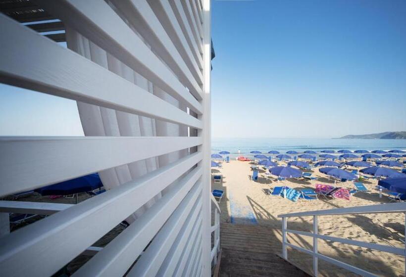 La Pineta Hotel Beach & Spa