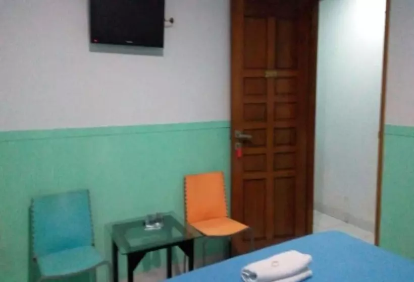 ホテル Oyo 93775 Nilam Guest House