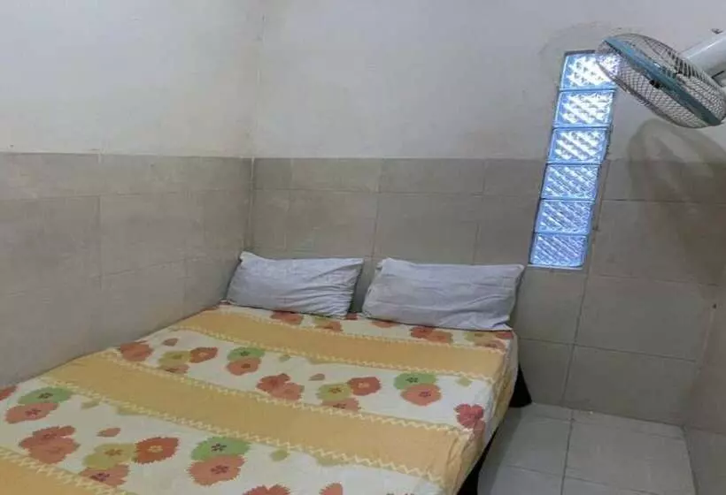 Hotelli Spot On 93755 Siwalanpanji Homestay Syariah