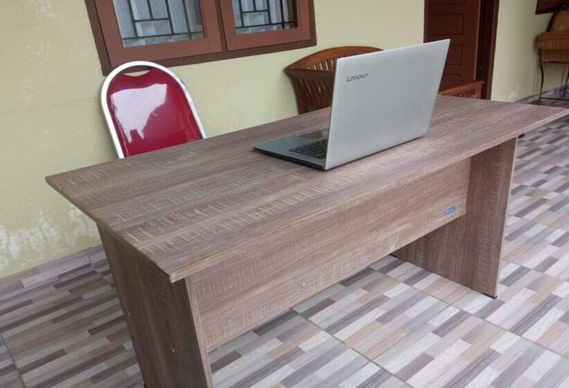 Hotel Spot On 93755 Siwalanpanji Homestay Syariah