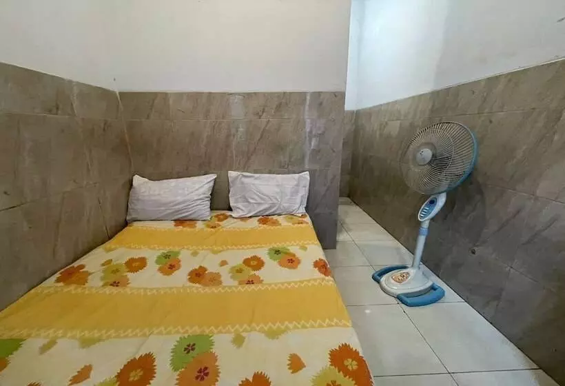 Hotelli Spot On 93755 Siwalanpanji Homestay Syariah