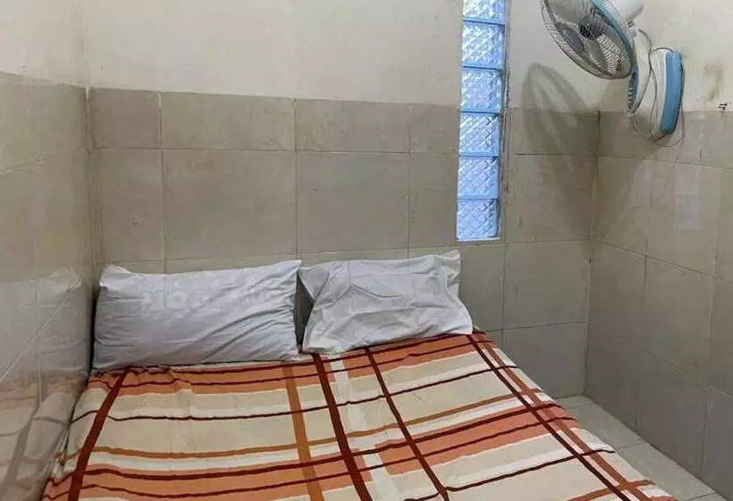 Hotelli Spot On 93755 Siwalanpanji Homestay Syariah